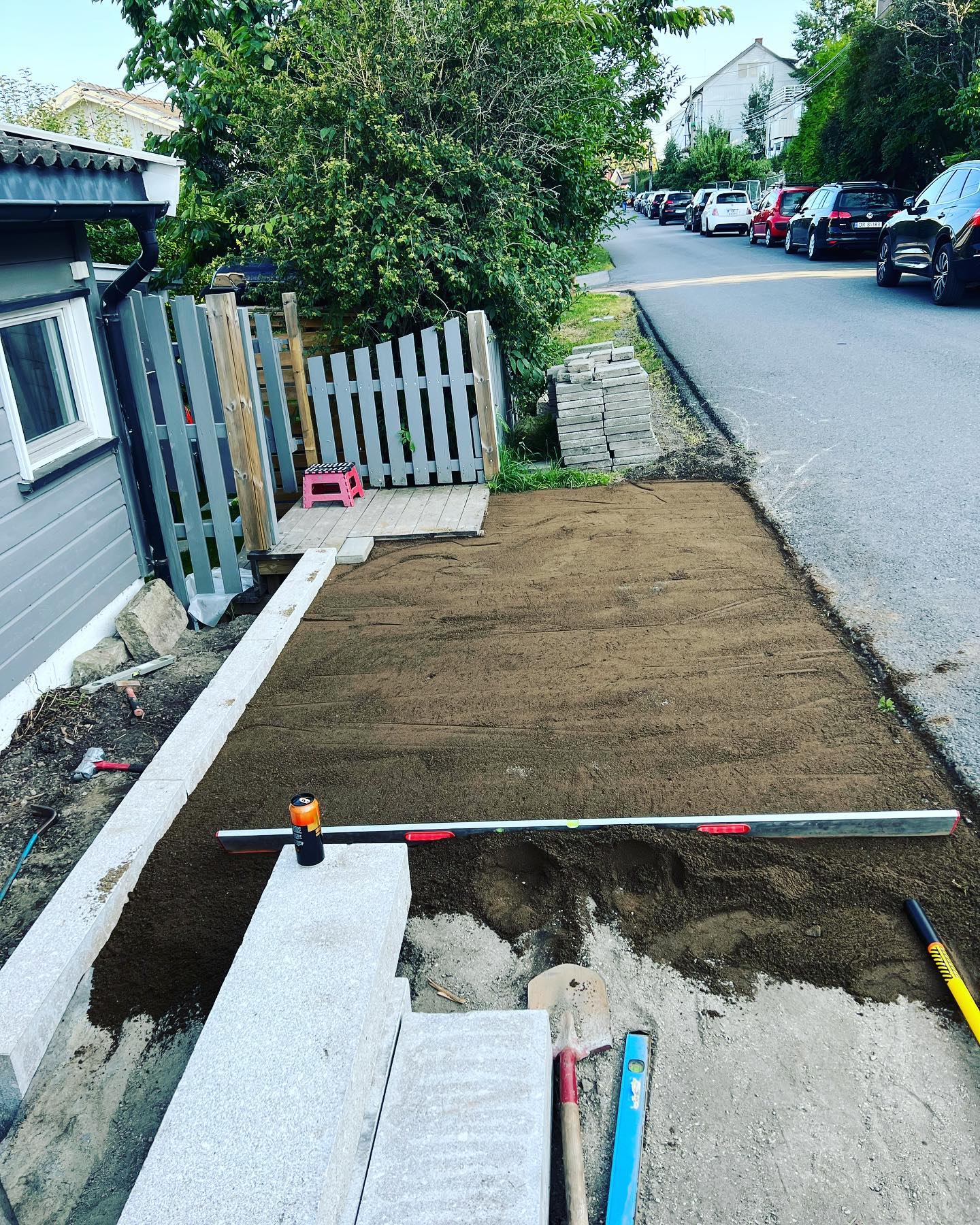 Ny parkeringsplass med steinheller – bilde 4